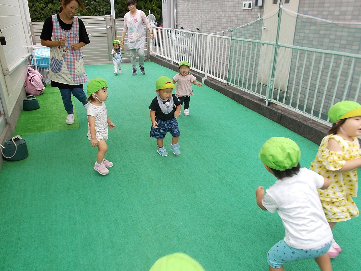 ひよこ・りす組園庭でかけっこヨーイドン! 保育の様子(ひよこ・りす組園庭でかけっこヨーイドン!)